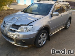 Битый автомобиль Mitsubishi Outlander