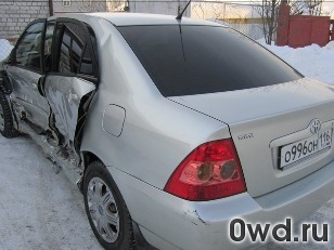 Битый автомобиль Toyota Corolla